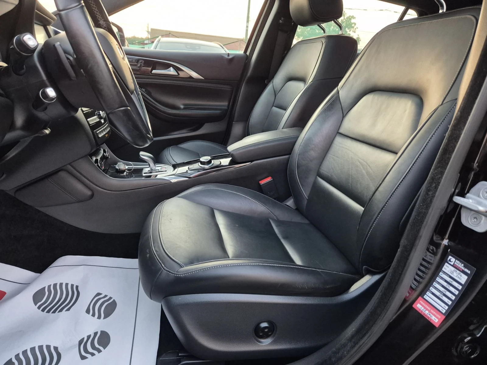 Infiniti QX30 2.2D-4X4-PREMIUM-ПАНОРАМА-160000км-СУПЕР СЪСТОЯНИЕ - изображение 7