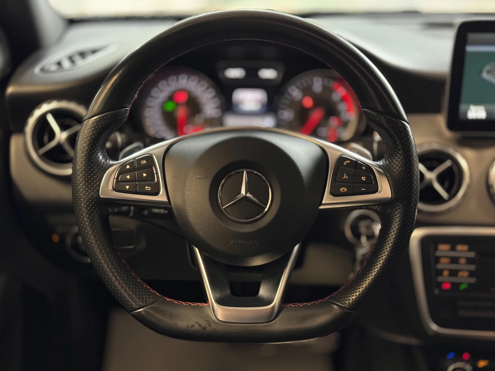 Mercedes-Benz GLA 220 - 4-matic - Amg - Panorama - Led - Navi - - изображение 8
