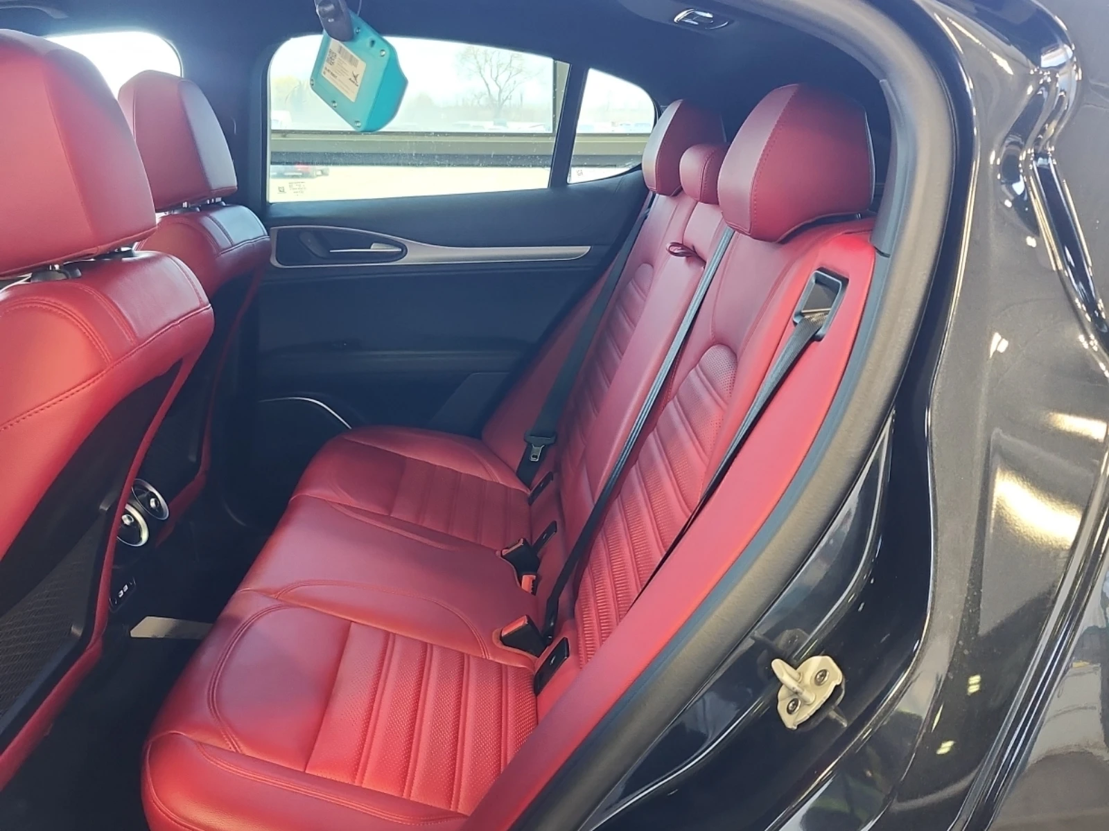 Alfa Romeo Stelvio VELOCE/AWD/H&K/Distronic/RED Interior, снимка 10 - Автомобили и джипове - 54440991