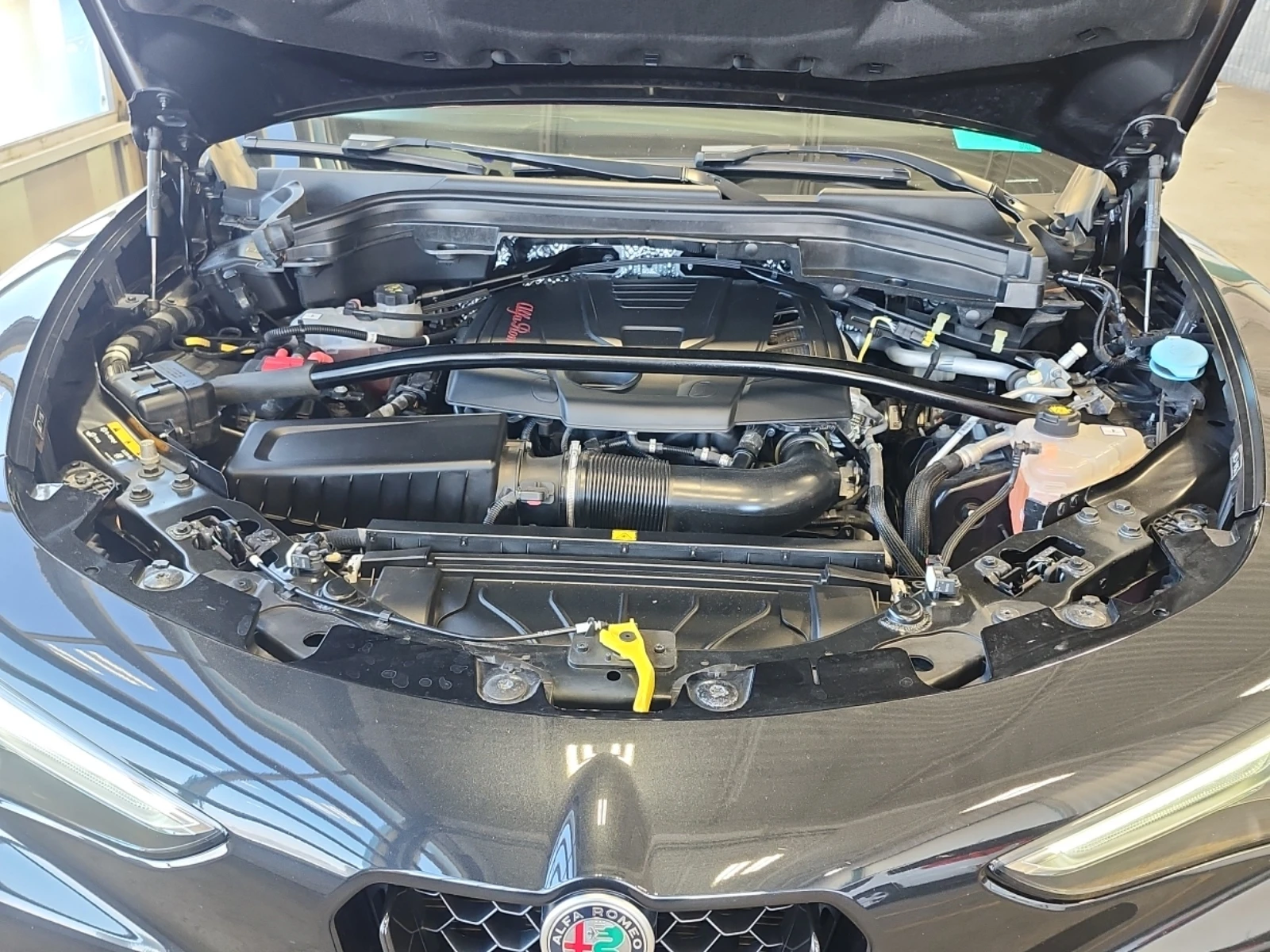 Alfa Romeo Stelvio VELOCE/AWD/H&K/Distronic/RED Interior, снимка 7 - Автомобили и джипове - 54440991