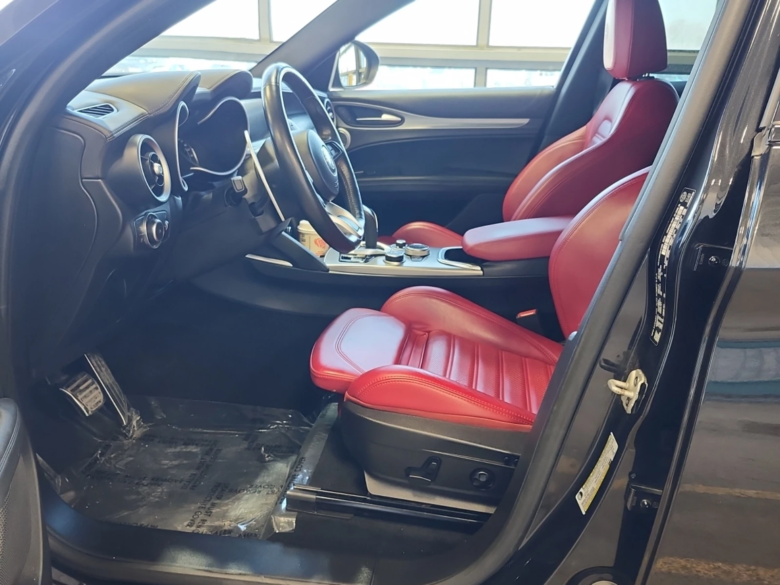 Alfa Romeo Stelvio VELOCE/AWD/H&K/Distronic/RED Interior, снимка 9 - Автомобили и джипове - 54440991