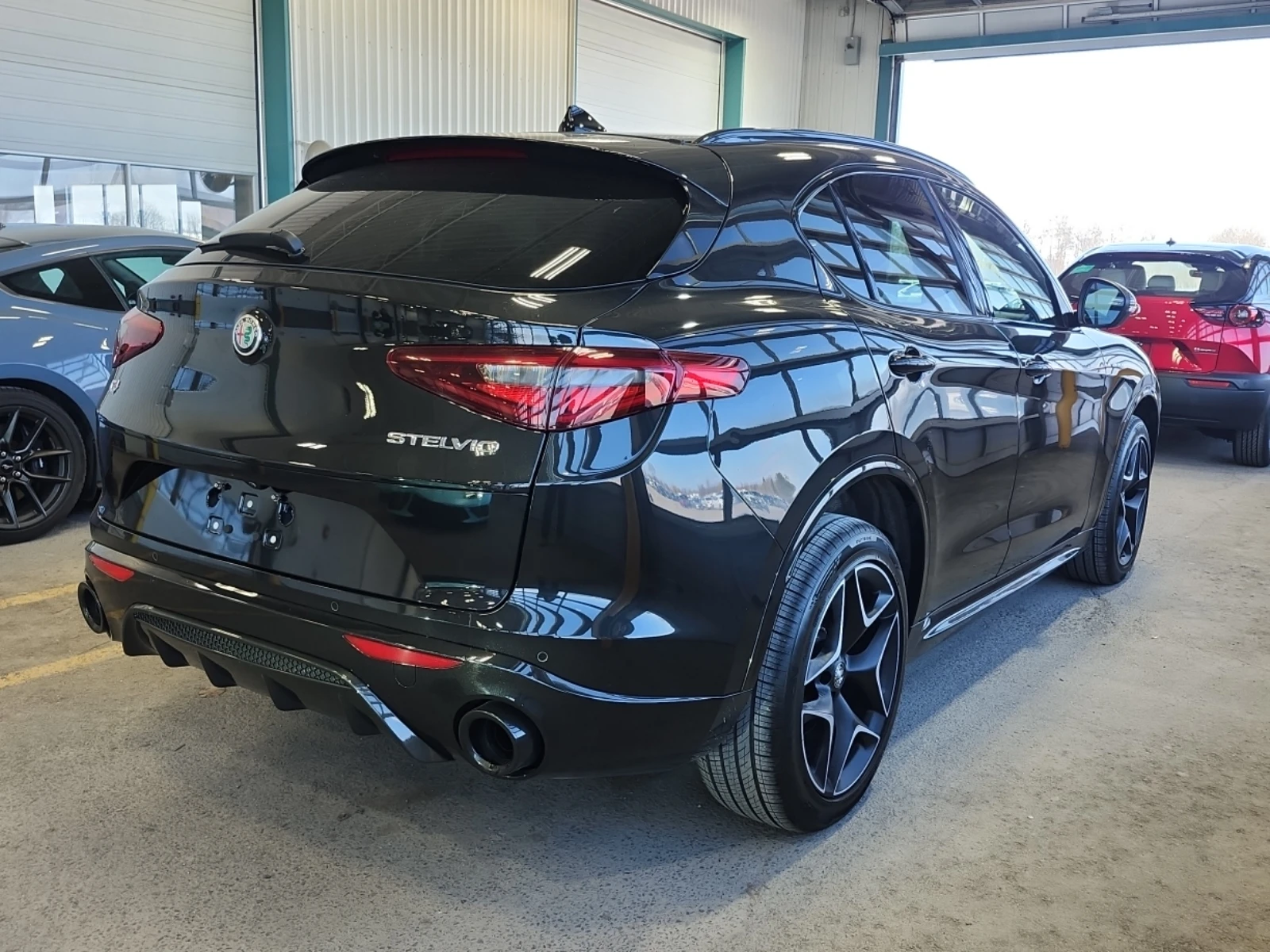 Alfa Romeo Stelvio VELOCE/AWD/H&K/Distronic/RED Interior, снимка 3 - Автомобили и джипове - 54440991