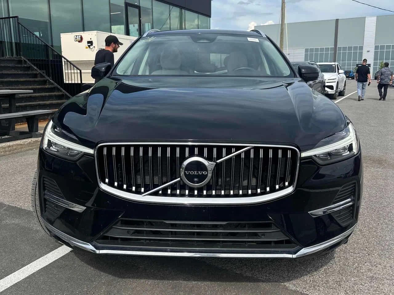 Volvo XC60 Plus Bright Theme | CARFAX | ОПЦИЯ ЗА ФИНАНСИРАНЕ, снимка 2 - Автомобили и джипове - 55053548
