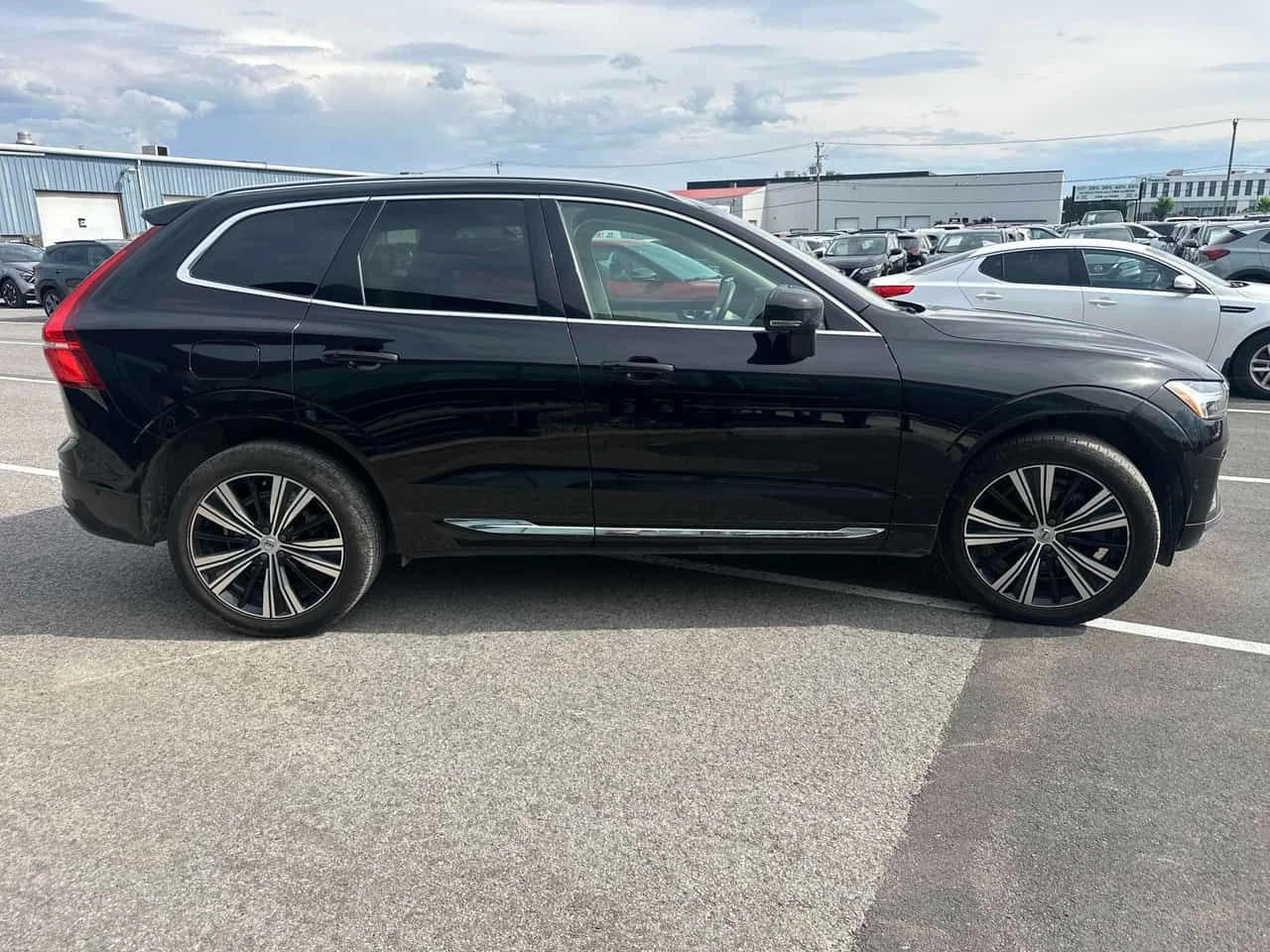 Volvo XC60 Plus Bright Theme | CARFAX | ОПЦИЯ ЗА ФИНАНСИРАНЕ, снимка 5 - Автомобили и джипове - 55053548
