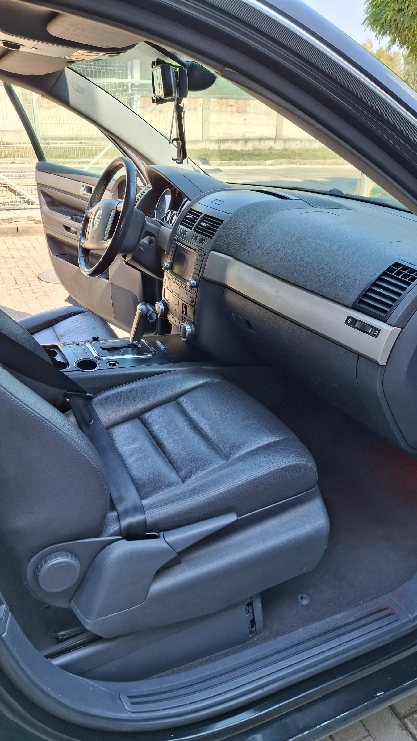 VW Touareg, снимка 8 - Автомобили и джипове - 56409356