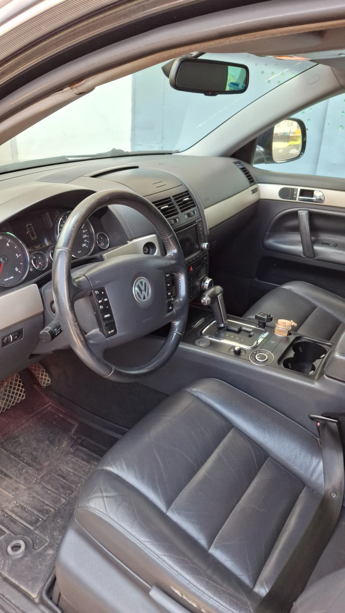 VW Touareg, снимка 2 - Автомобили и джипове - 56409356