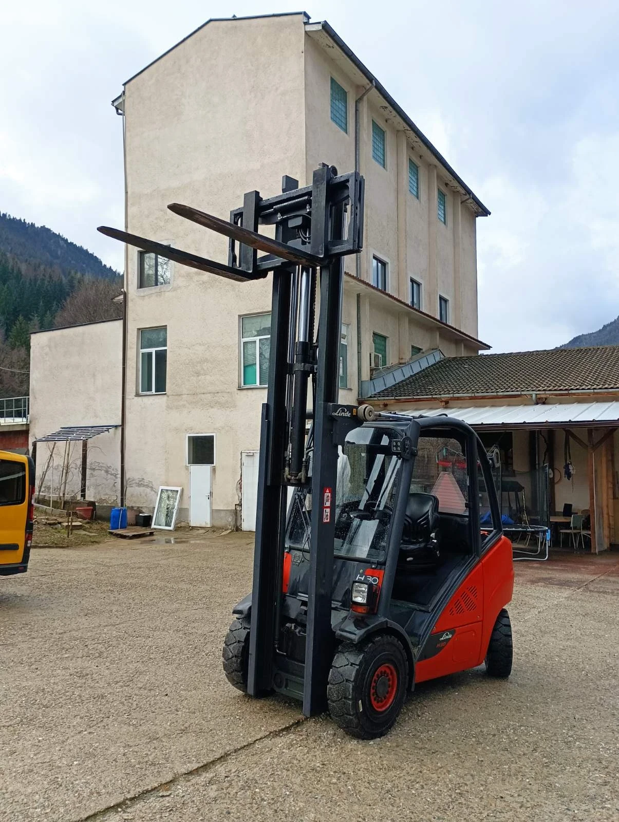 ������� Linde    ������� �30 ��� ���� �������� | Mobile.bg � ����������� 3