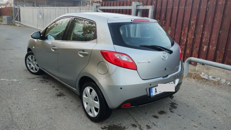 Mazda 2 1.3i, 95 000 km, снимка 3 - Автомобили и джипове - 47767377