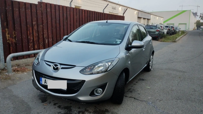 Mazda 2 1.3i, 95 000 km, снимка 2 - Автомобили и джипове - 47767377