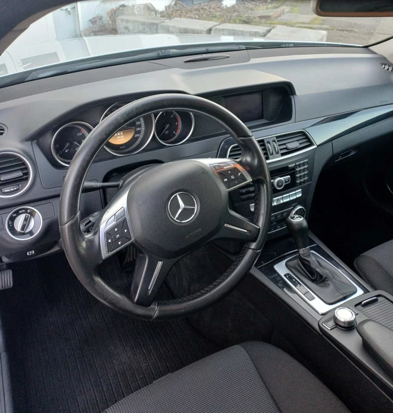 Mercedes-Benz C 220, снимка 6 - Автомобили и джипове - 48920696