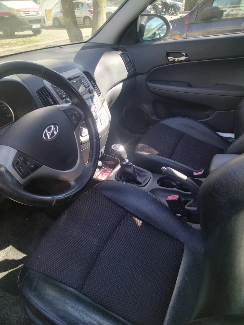 Hyundai I30 1.6 CRDI CW, снимка 8 - Автомобили и джипове - 49432693