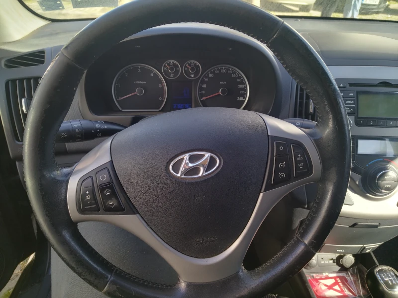 Hyundai I30 1.6 CRDI CW, снимка 9 - Автомобили и джипове - 49432693