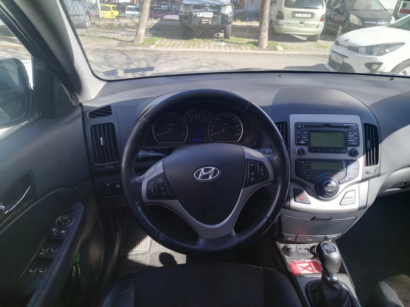 Hyundai I30 1.6 CRDI CW, снимка 13 - Автомобили и джипове - 49432693