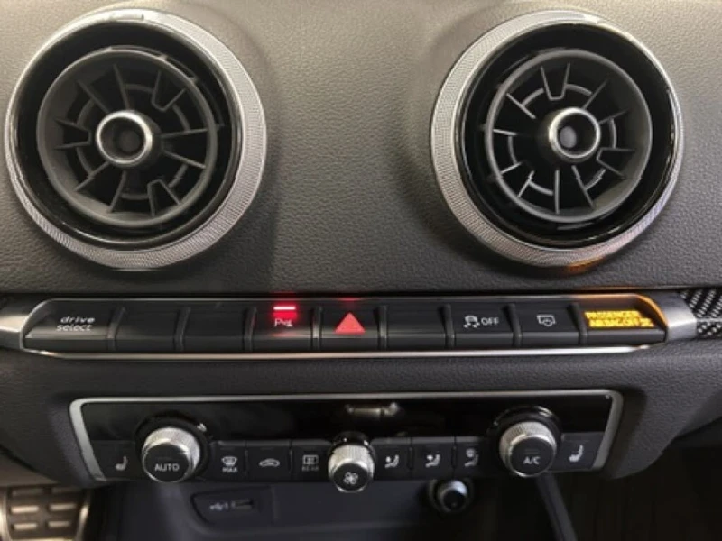 Audi Rs3 B&O* ПАНОРАМА* DISTRONIC* МЪРТВА ТОЧКА* КЕЙЛЕС, снимка 13 - Автомобили и джипове - 52630768