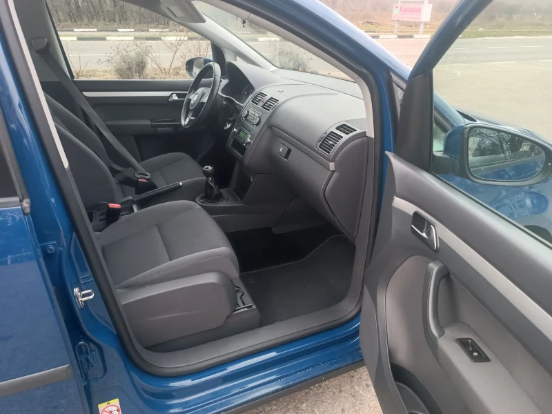 VW Touran 1.6 TDI НОВ ВНОС , снимка 11 - Автомобили и джипове - 52906072