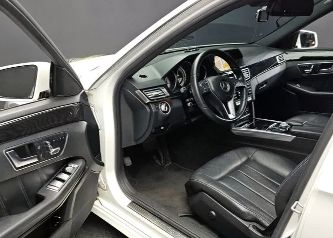 Mercedes-Benz E 250 4Matic Avantgarde, снимка 11 - Автомобили и джипове - 52751024