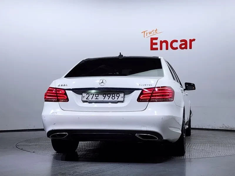 Mercedes-Benz E 220 Cdi Avantgarde Sport - изображение 4