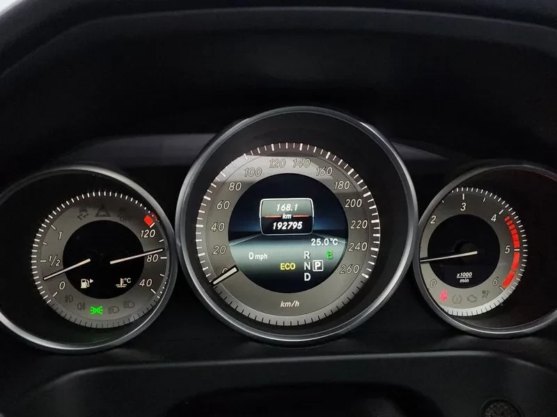 Mercedes-Benz E 220 Cdi Avantgarde Sport - изображение 8