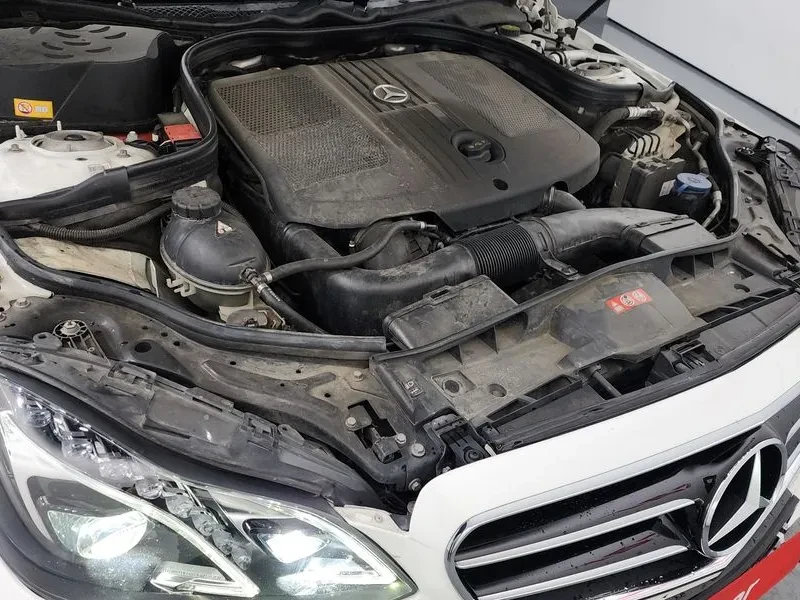 Mercedes-Benz E 220 Cdi Avantgarde Sport - изображение 6