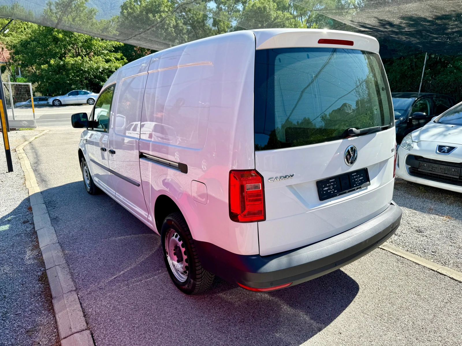VW Caddy Maxi 🇨🇭 - изображение 4