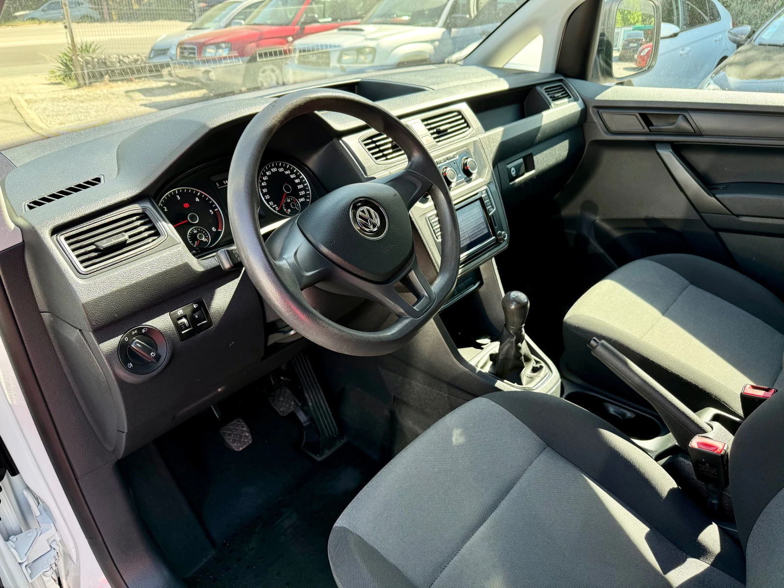 VW Caddy Maxi 🇨🇭 - изображение 7