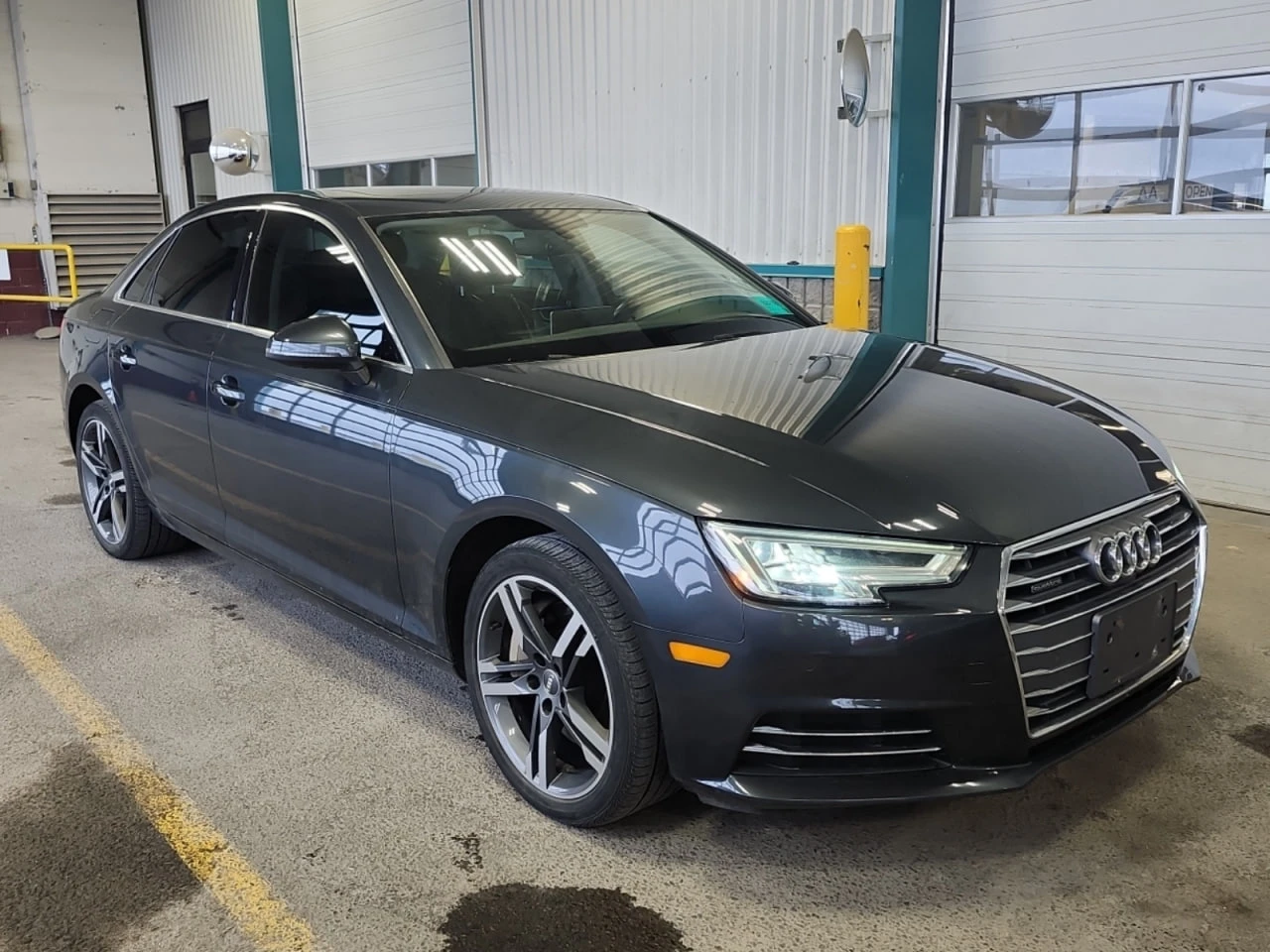 Audi A4 * АВТО КРЕДИТ* ЦЕНА ДО БГ * СЕРВИЗНА ИСТОРИЯ *  - изображение 2