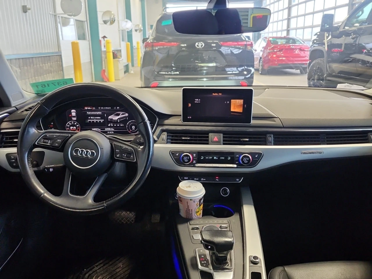 Audi A4 * АВТО КРЕДИТ* ЦЕНА ДО БГ * СЕРВИЗНА ИСТОРИЯ *  - изображение 8