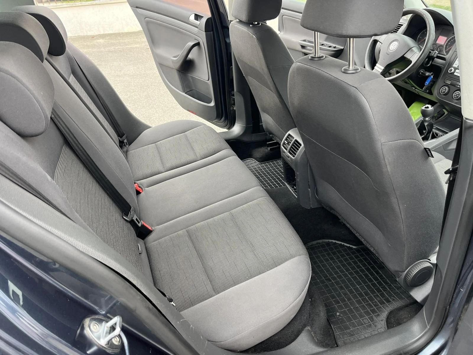 VW Golf 1.9 TDI 90кс EURO 4 КЛИМАТРОНИК - изображение 10