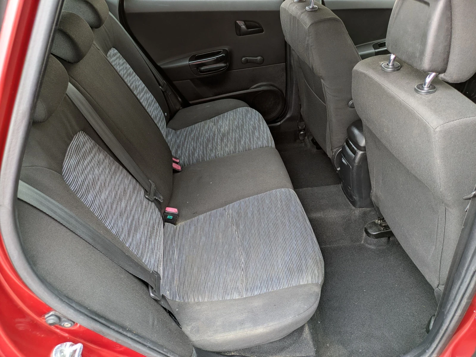 Kia Ceed 1.6i, снимка 13 - Автомобили и джипове - 54358649