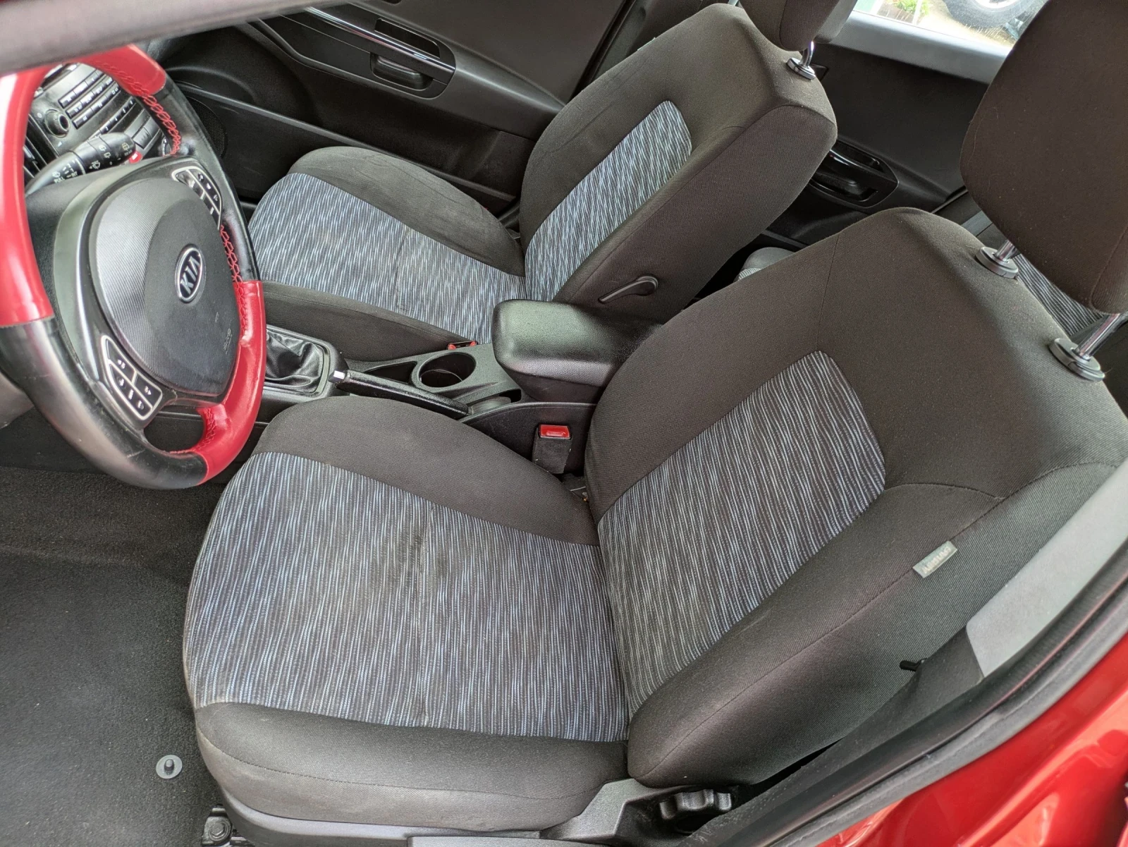 Kia Ceed 1.6i, снимка 8 - Автомобили и джипове - 54358649