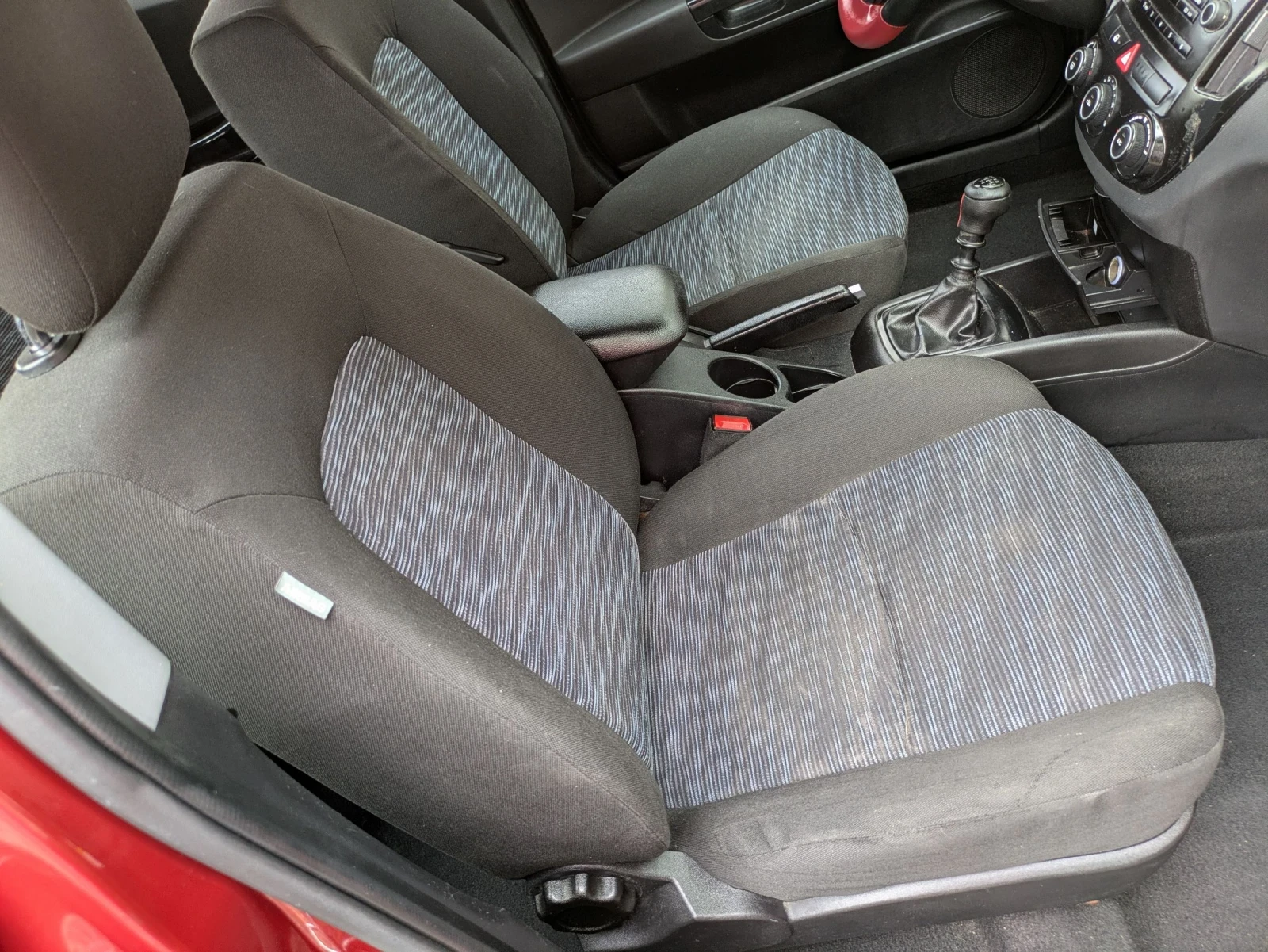 Kia Ceed 1.6i, снимка 11 - Автомобили и джипове - 54358649