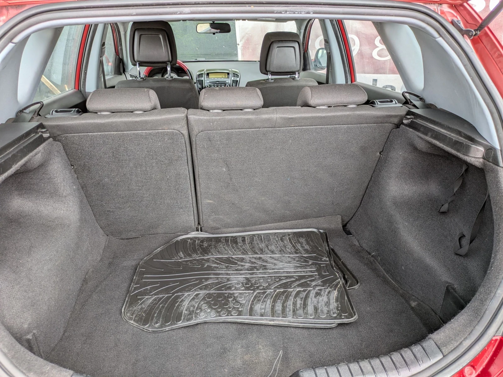 Kia Ceed 1.6i, снимка 15 - Автомобили и джипове - 54358649