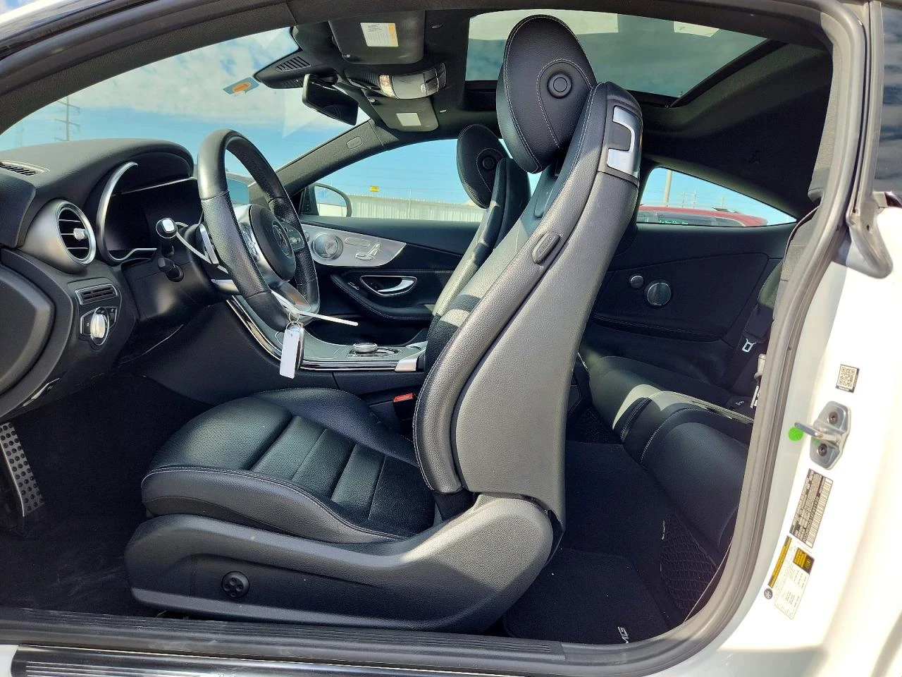 Mercedes-Benz C 300 AMG Line | PANO | ДИГИТАЛНО ТАБЛО | BURMESTER, снимка 7 - Автомобили и джипове - 54896787