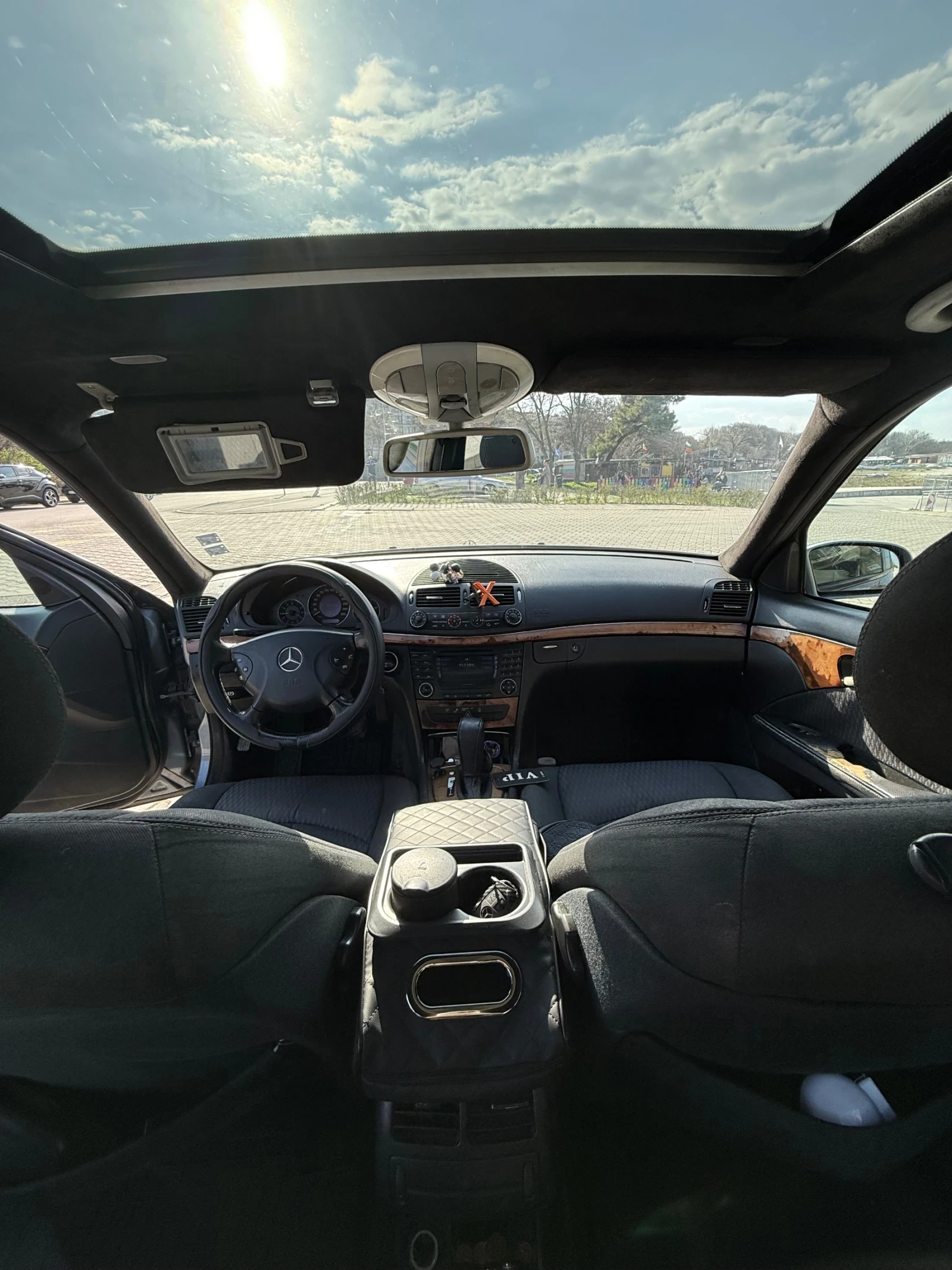Mercedes-Benz E 220, снимка 6 - Автомобили и джипове - 55166635
