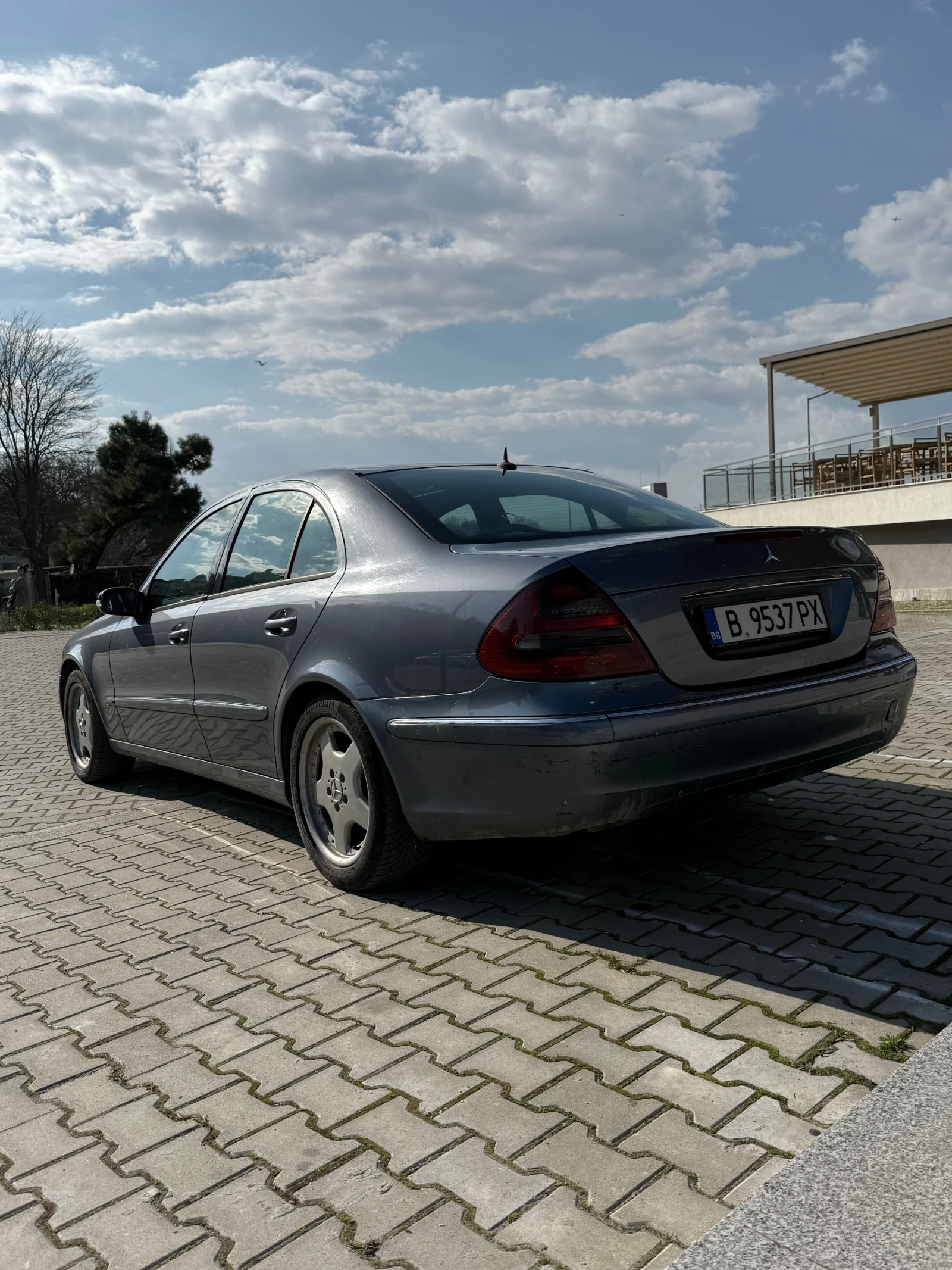 Mercedes-Benz E 220, снимка 3 - Автомобили и джипове - 55166635