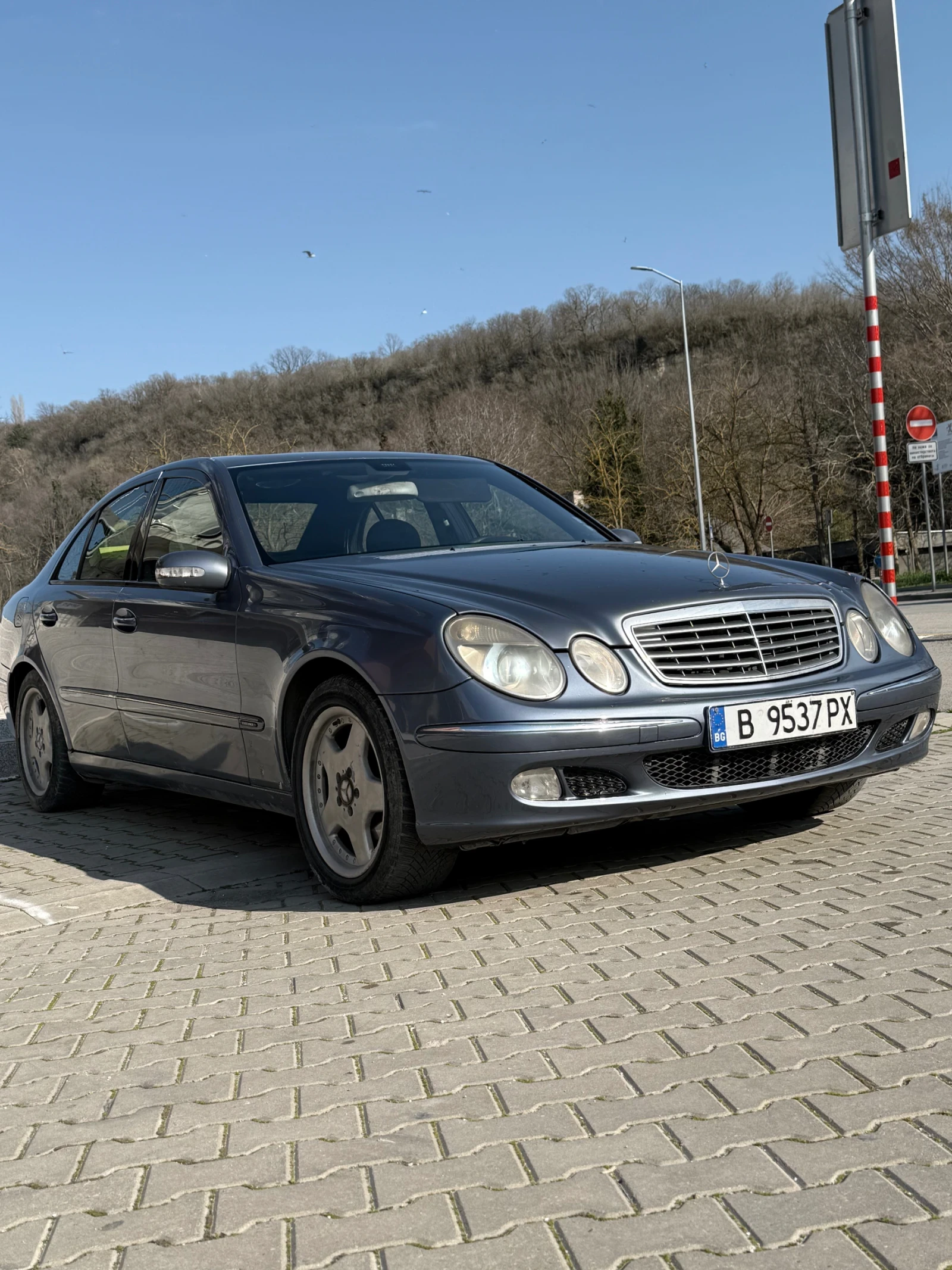 Mercedes-Benz E 220, снимка 2 - Автомобили и джипове - 55166635