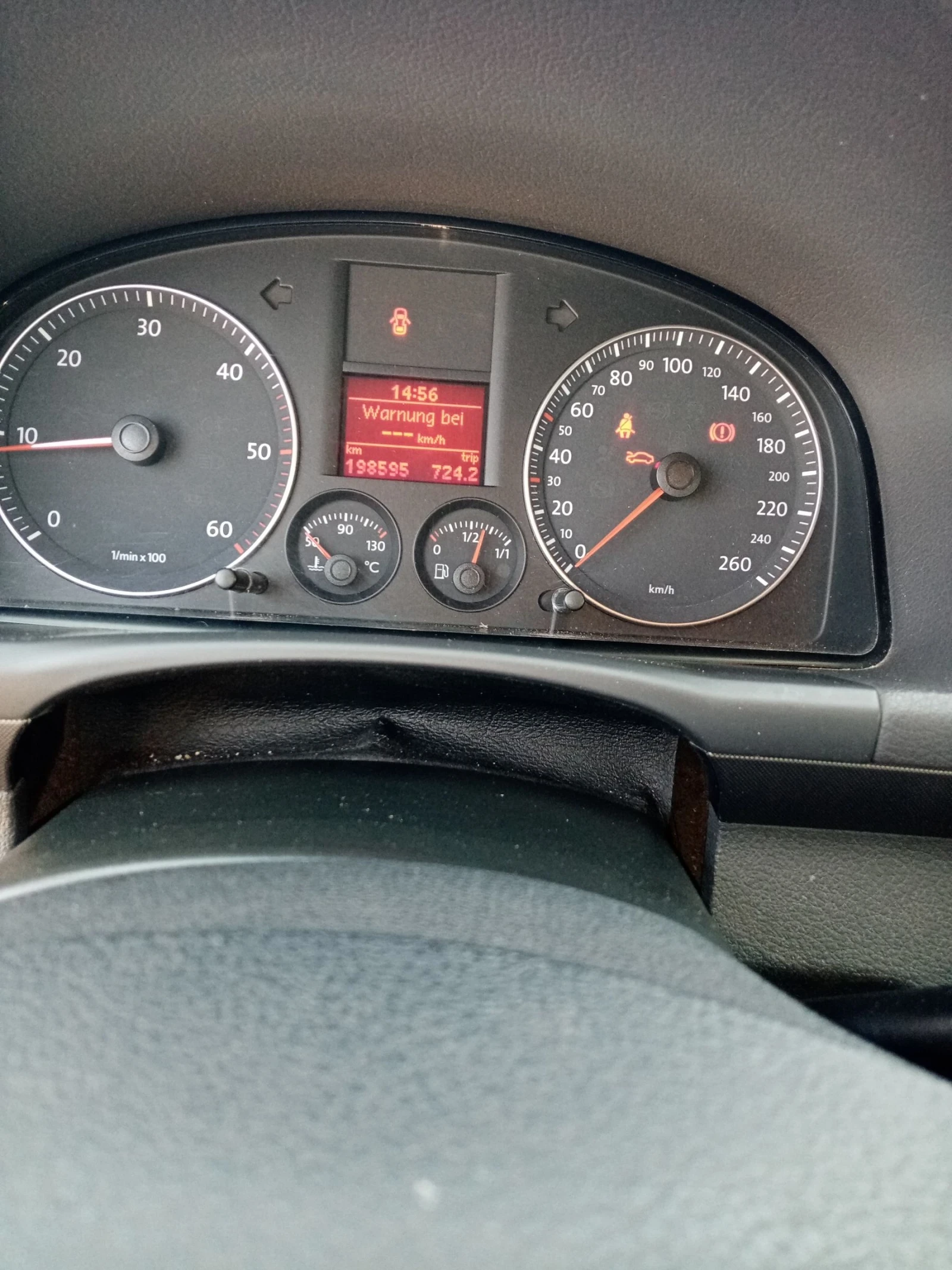 VW Touran, снимка 4 - Автомобили и джипове - 55681639
