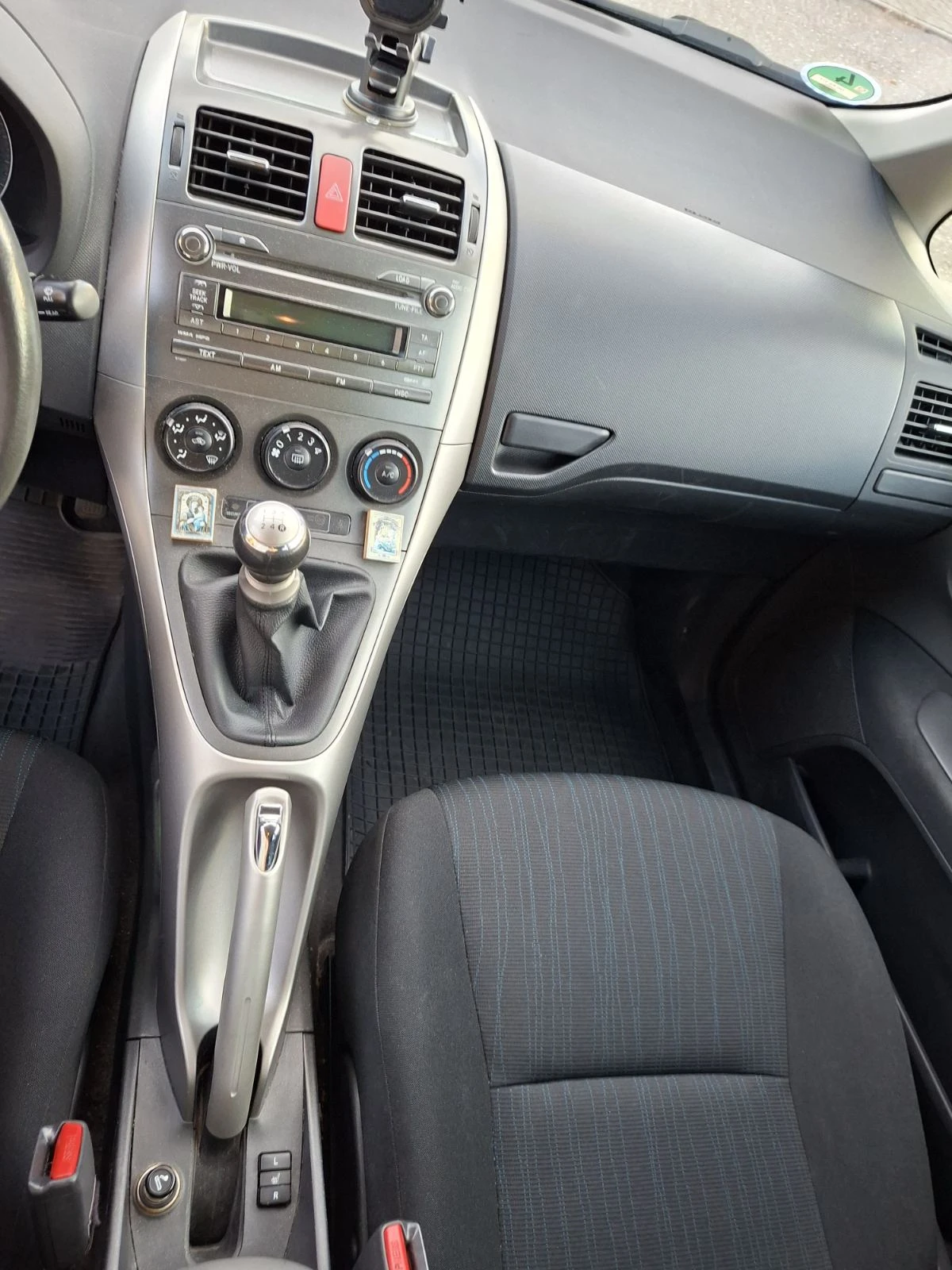 Toyota Auris 1.6 TEAMS, снимка 11 - Автомобили и джипове - 56370869