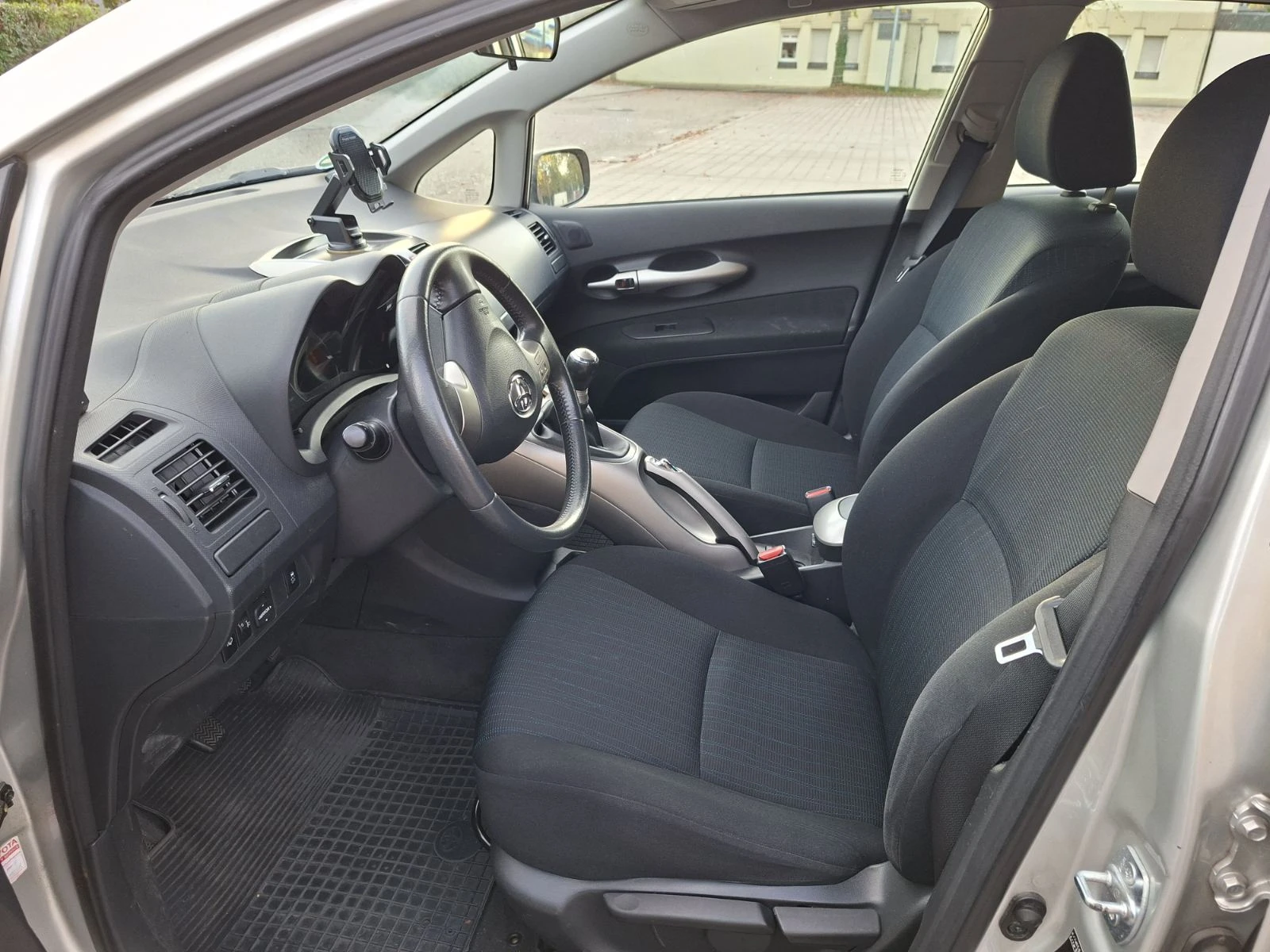 Toyota Auris 1.6 TEAMS, снимка 9 - Автомобили и джипове - 56370869