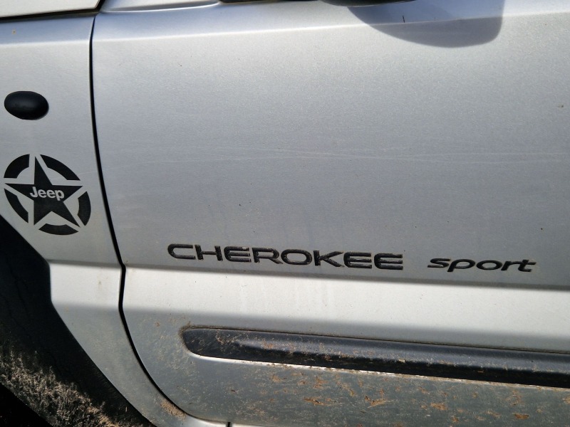 Jeep Cherokee, снимка 2 - Автомобили и джипове - 44875621