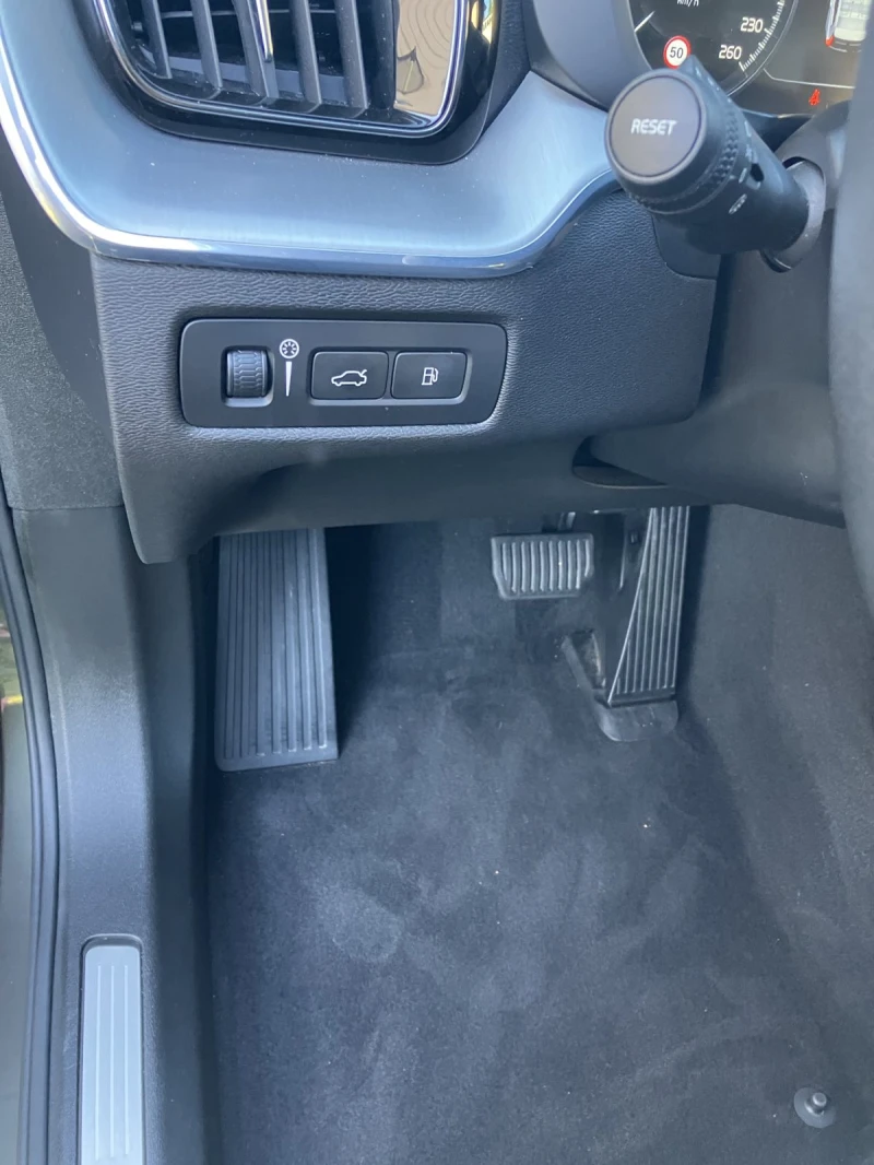 Volvo XC60 2.0 T8 Plug-in Hybrid Business Plus AWD, снимка 15 - Автомобили и джипове - 52432190