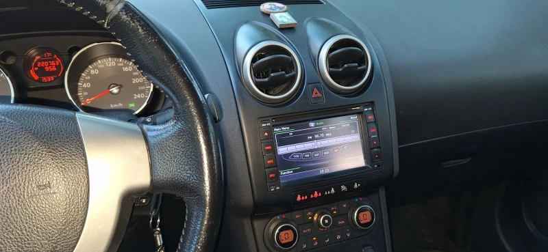 Nissan Qashqai, снимка 6 - Автомобили и джипове - 49980342