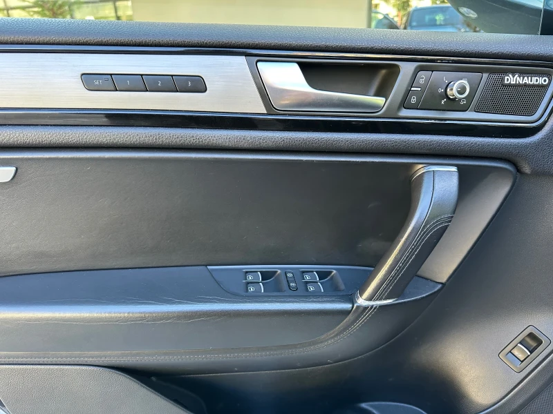 VW Touareg 4.2 TDI R Line, снимка 9 - Автомобили и джипове - 52107988