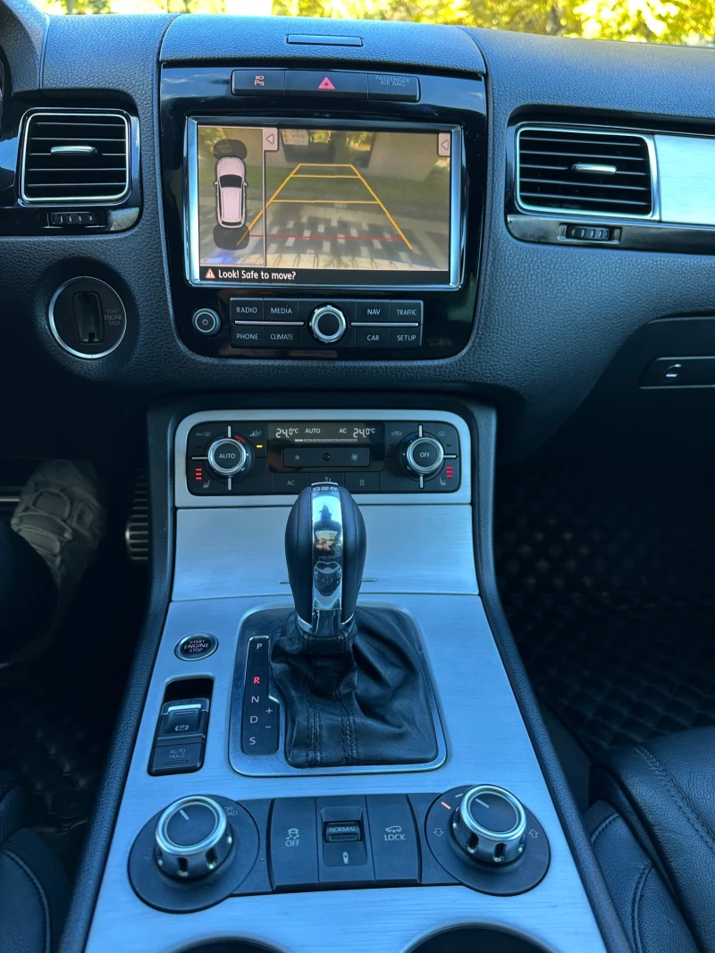 VW Touareg 4.2 TDI R Line, снимка 11 - Автомобили и джипове - 52107988