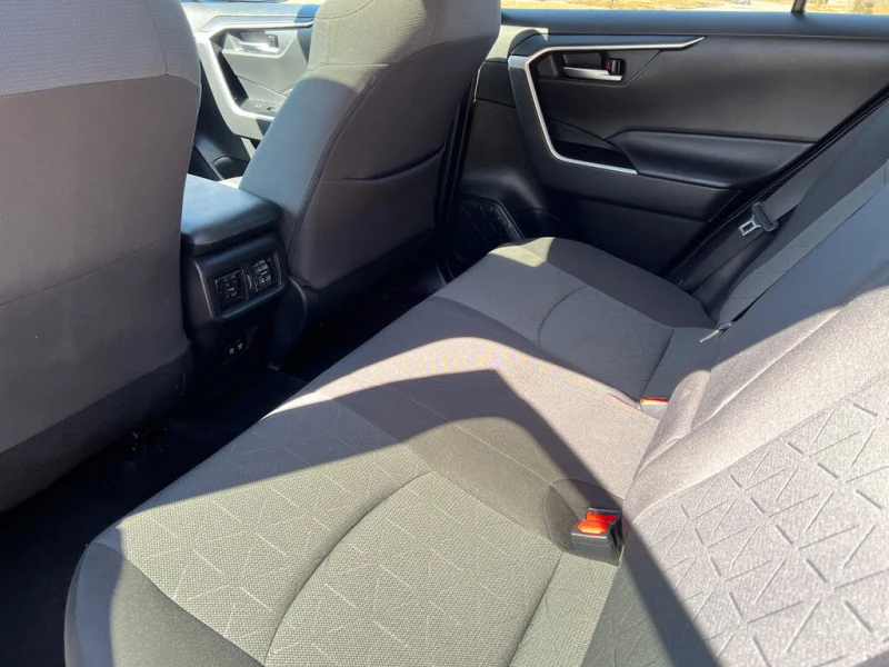 Toyota Rav4  Hybrid* XLE* AWD* Автокредит* (ЦЕНА ДО БГ)* , снимка 6 - Автомобили и джипове - 53345634