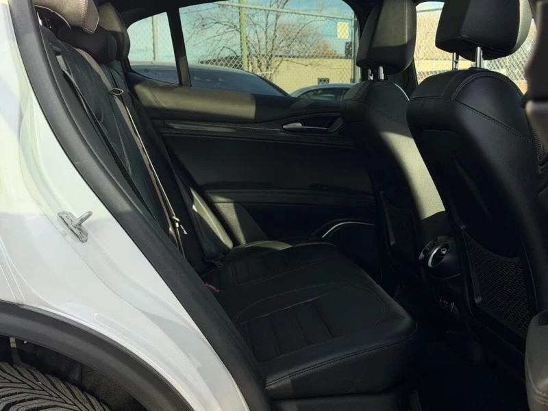 Alfa Romeo Stelvio * LE AWD* АвтоКредит (ЦЕНА ДО БГ), снимка 15 - Автомобили и джипове - 53458932
