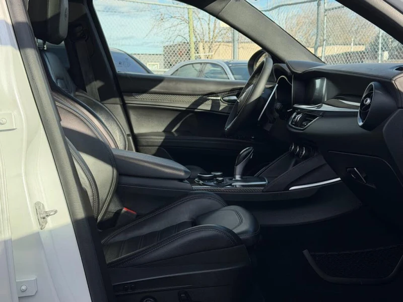 Alfa Romeo Stelvio * LE AWD* АвтоКредит (ЦЕНА ДО БГ), снимка 11 - Автомобили и джипове - 53458932
