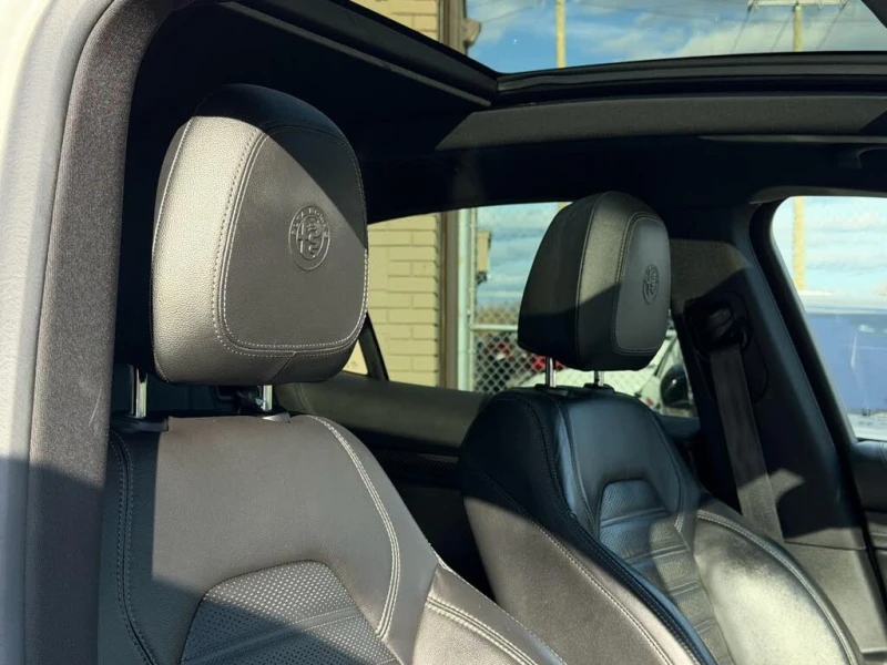 Alfa Romeo Stelvio * LE AWD* АвтоКредит (ЦЕНА ДО БГ), снимка 13 - Автомобили и джипове - 53458932