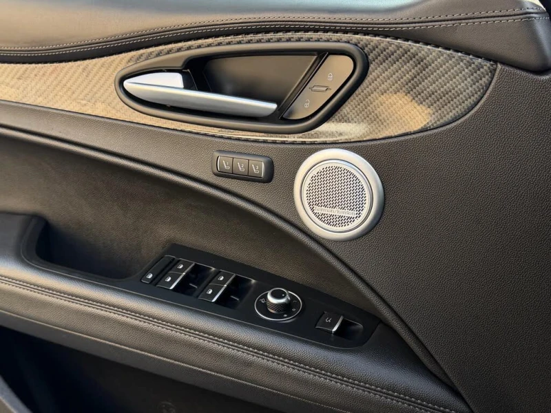 Alfa Romeo Stelvio * LE AWD* АвтоКредит (ЦЕНА ДО БГ), снимка 10 - Автомобили и джипове - 53458932