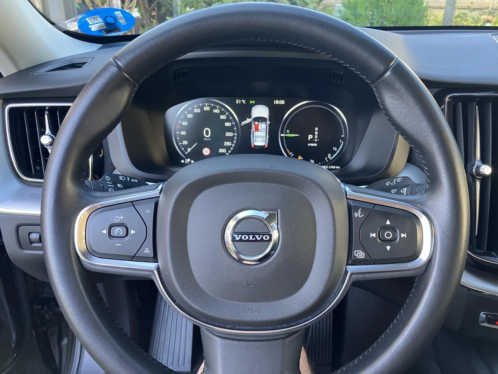 Volvo XC60 2.0 T8 Plug-in Hybrid Business Plus AWD - изображение 10